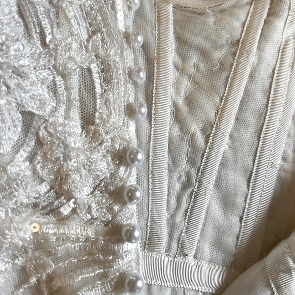 Rivini Joni Sample Gown Size 6 in Ivory - Picture 7 of 8